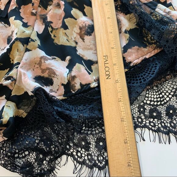 Paper crane Floral Lace Shorts Size Medium - Picture 5 of 9